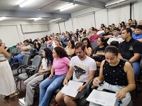 CESUFOZ realiza Palestra sobre o Papel da Enfermagem no Enfrentamento da Viol&ecirc;ncia contra a Mulher