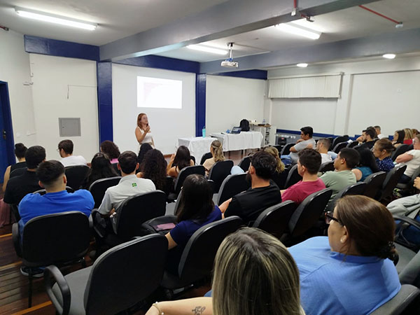 CESUFOZ realiza Palestra sobre o Papel da Enfermagem no Enfrentamento da Viol&ecirc;ncia contra a Mulher