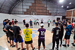 Acadêmicos do curso de Educação Física do Cesufoz vivenciam o Goalball
